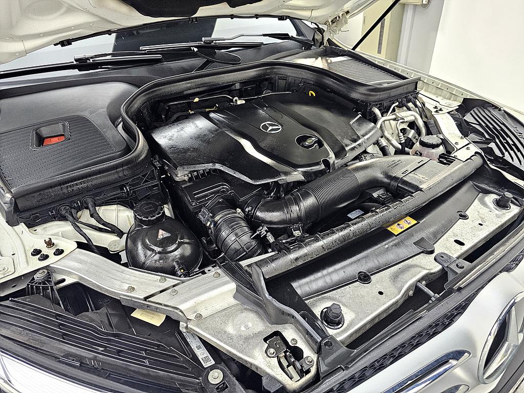 Mercedes Benz GLC Class - Vista 6