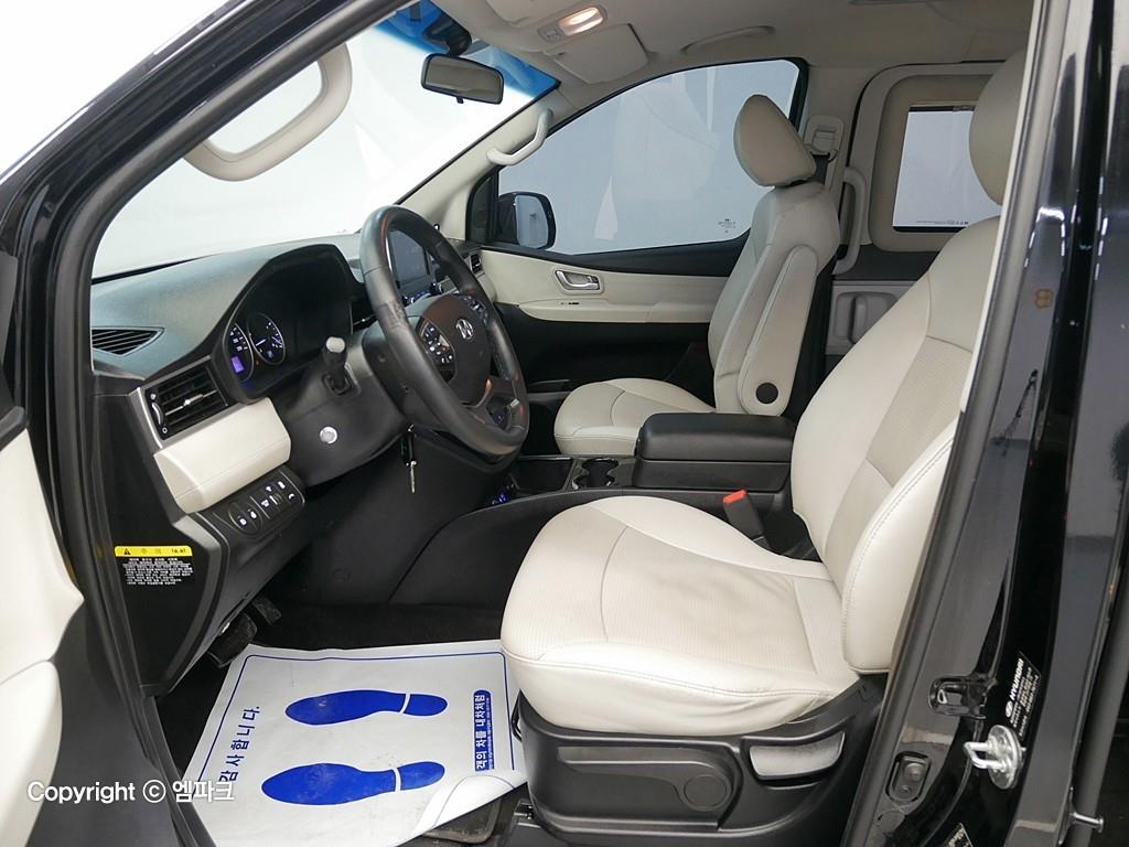 HYUNDAI Starex - Vista 10