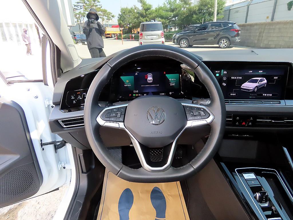 Volkswagen Golf - Vista 8