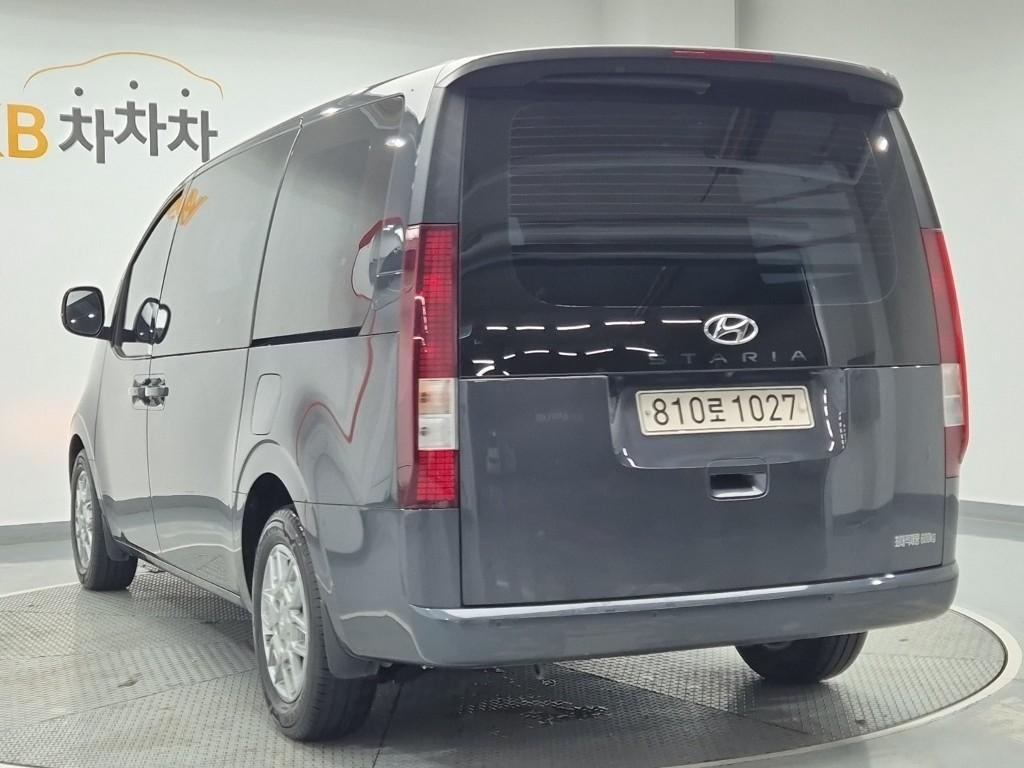 HYUNDAI Staria - Vista 2