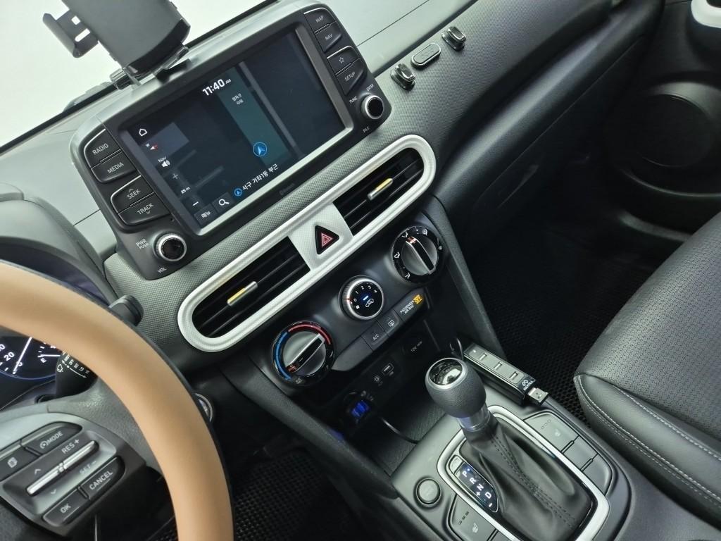 HYUNDAI Kona - Vista 10