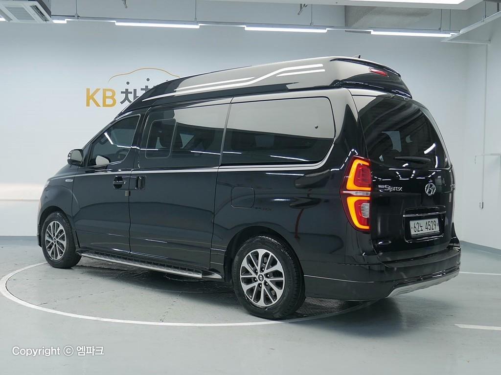 HYUNDAI Starex - Vista 2