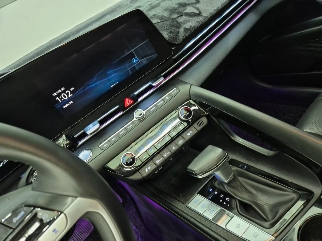 HYUNDAI Avante - Vista 10