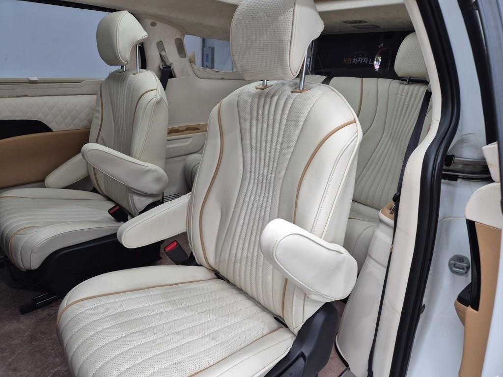 KIA Carnival - Vista 12