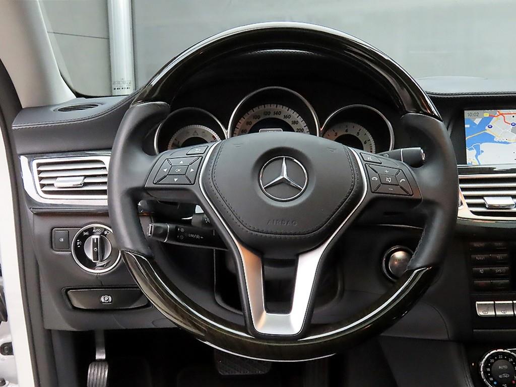 Mercedes Benz CLS Class - Vista 9