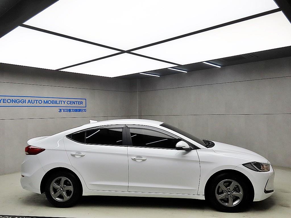 HYUNDAI Avante - Vista 2