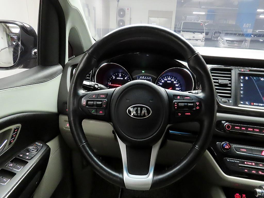 KIA Carnival - Vista 7
