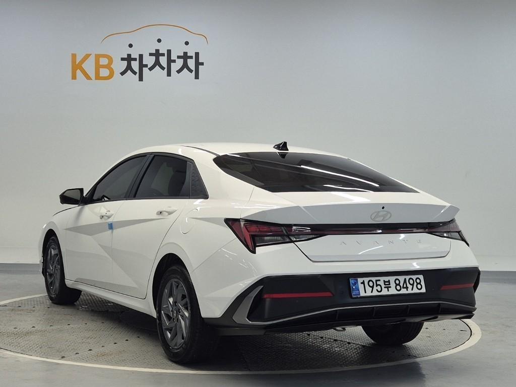 HYUNDAI Avante - Vista 2