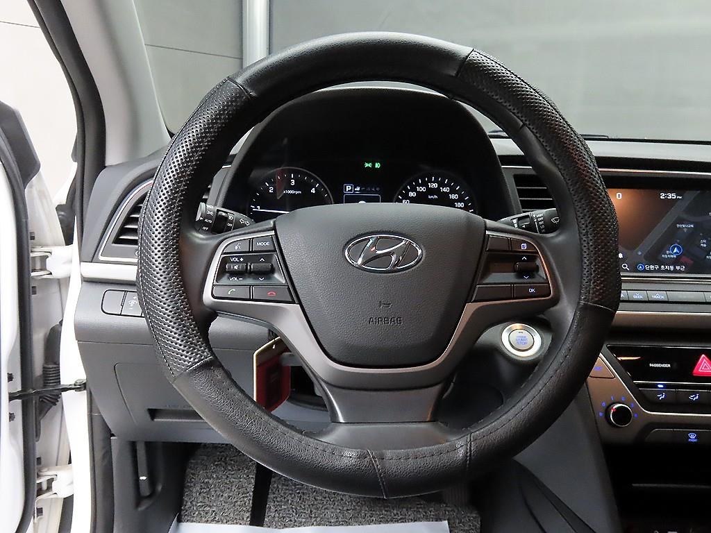 HYUNDAI Avante - Vista 9