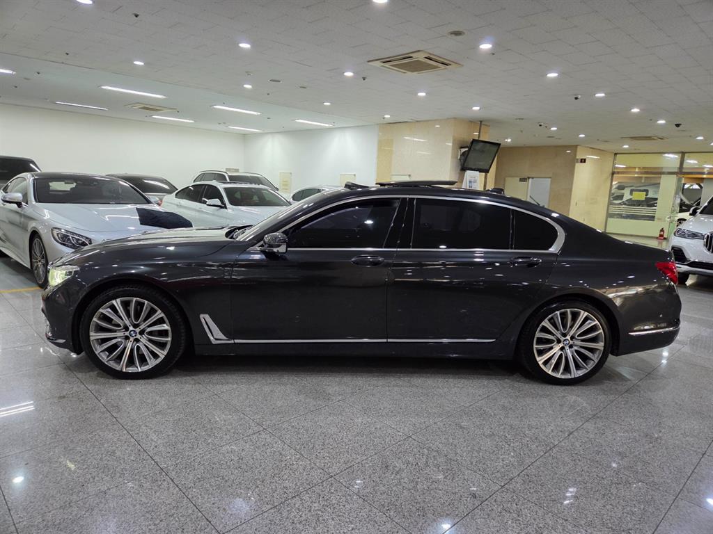 BMW 7 Series - Vista 3