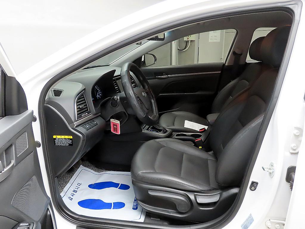 HYUNDAI Avante - Vista 5