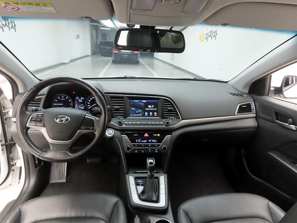 HYUNDAI Avante - Vista 6