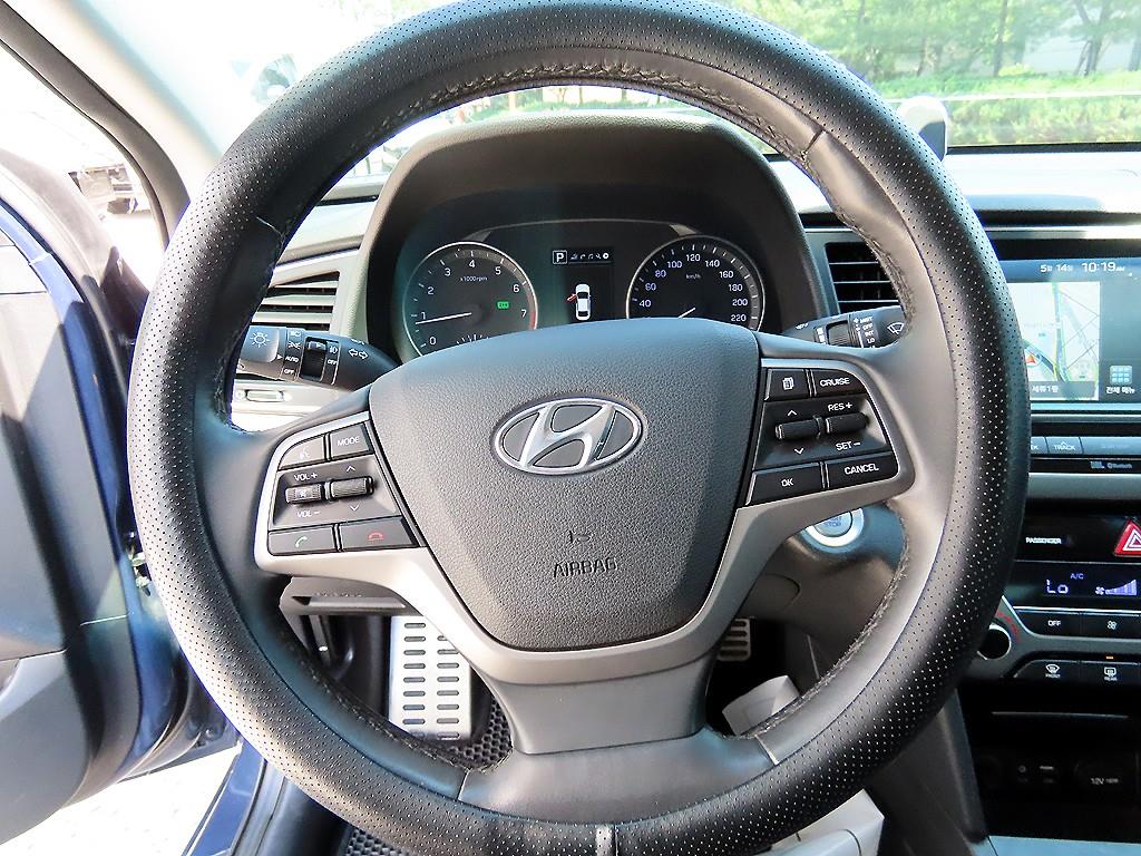 HYUNDAI Avante - Vista 8