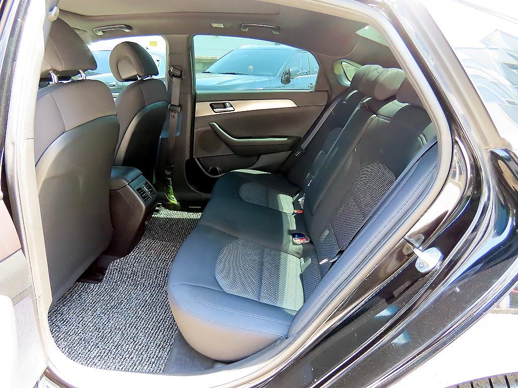 HYUNDAI Sonata - Vista 6