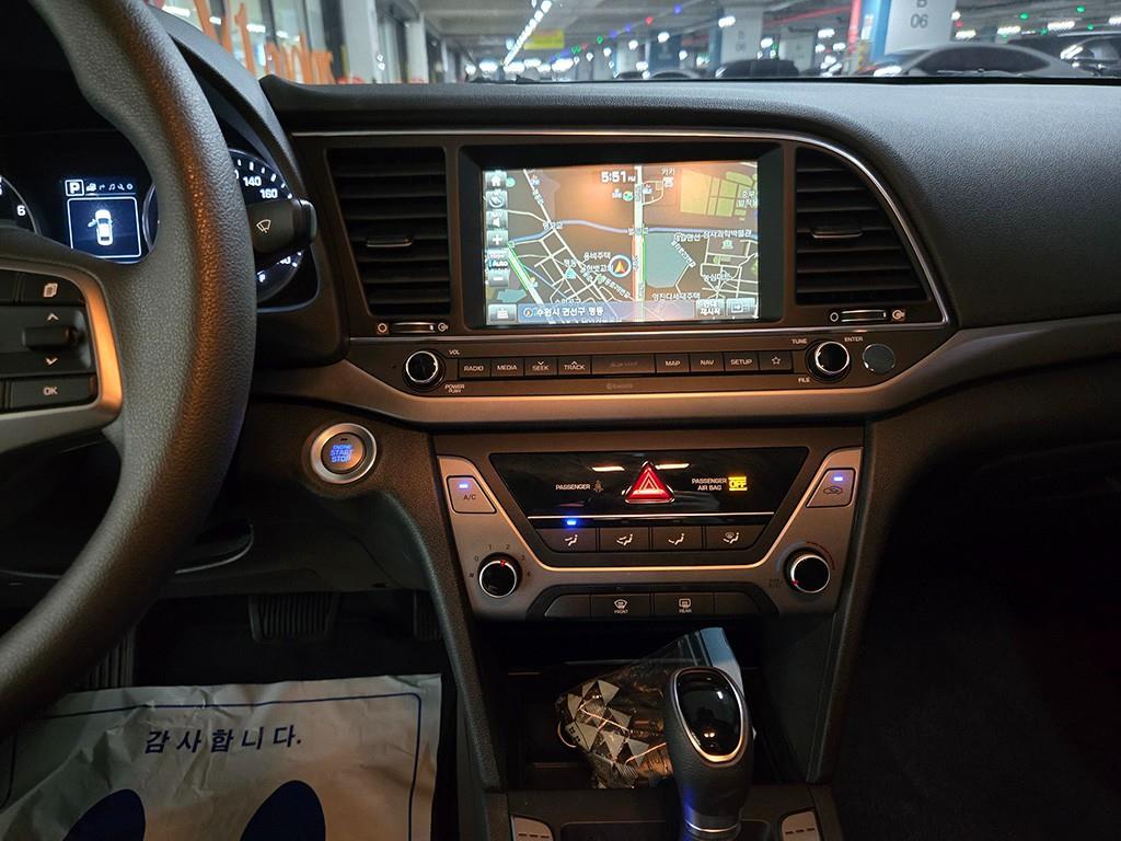 HYUNDAI Avante - Vista 11