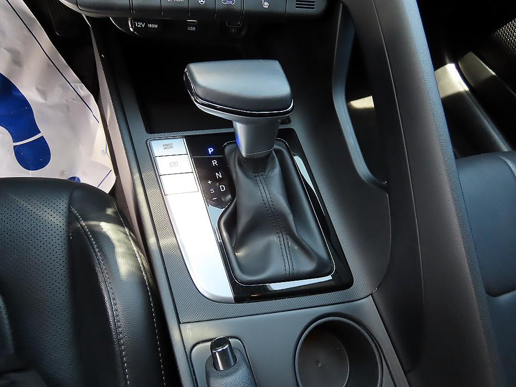 HYUNDAI Avante - Vista 10