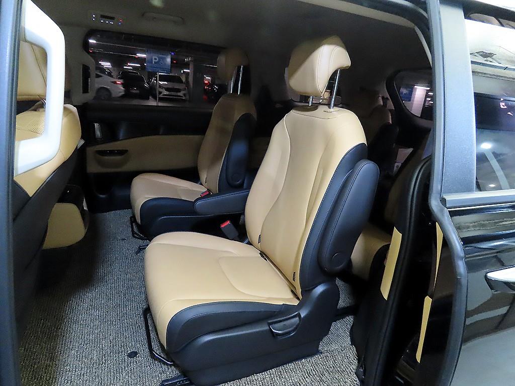 KIA Carnival - Vista 7