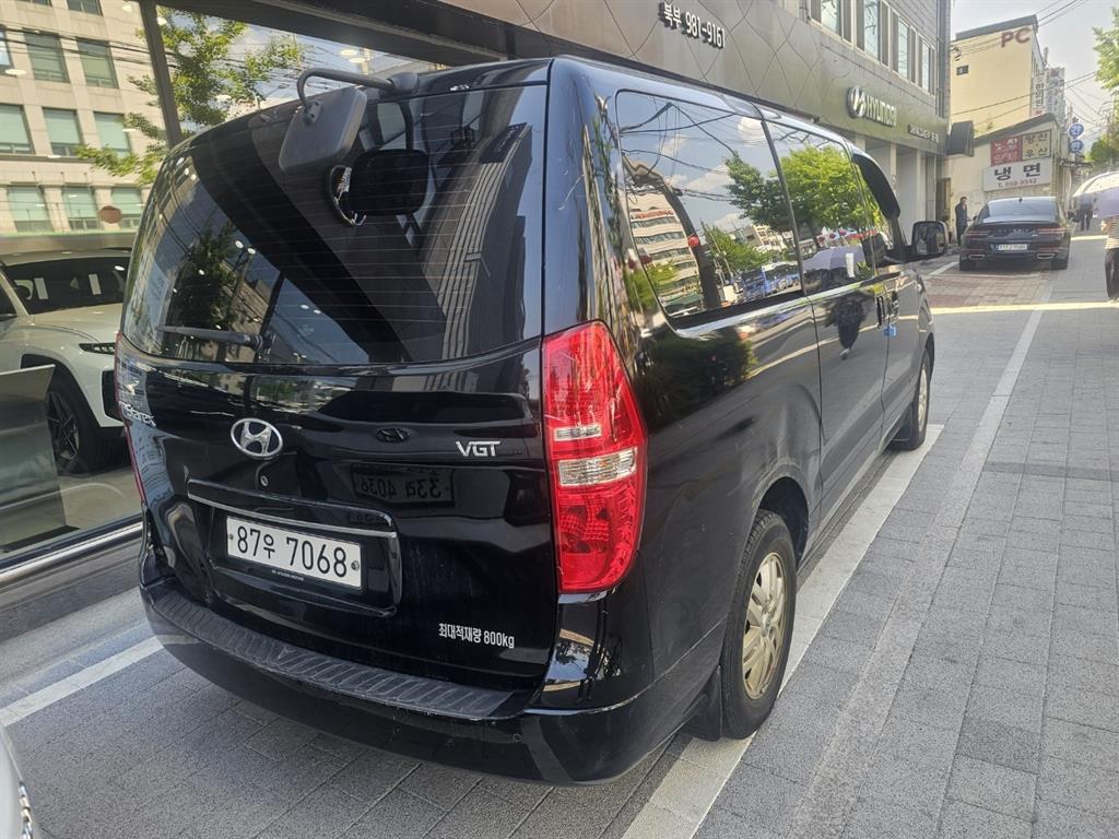 HYUNDAI Starex - Vista 4