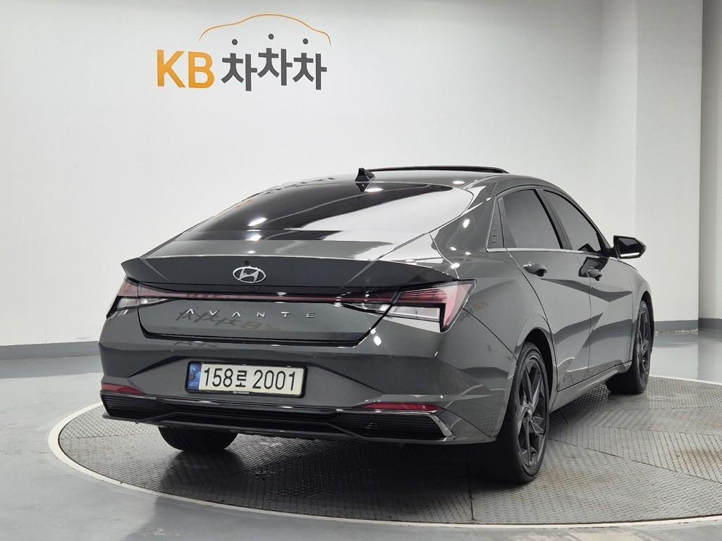 HYUNDAI Avante - Vista 3