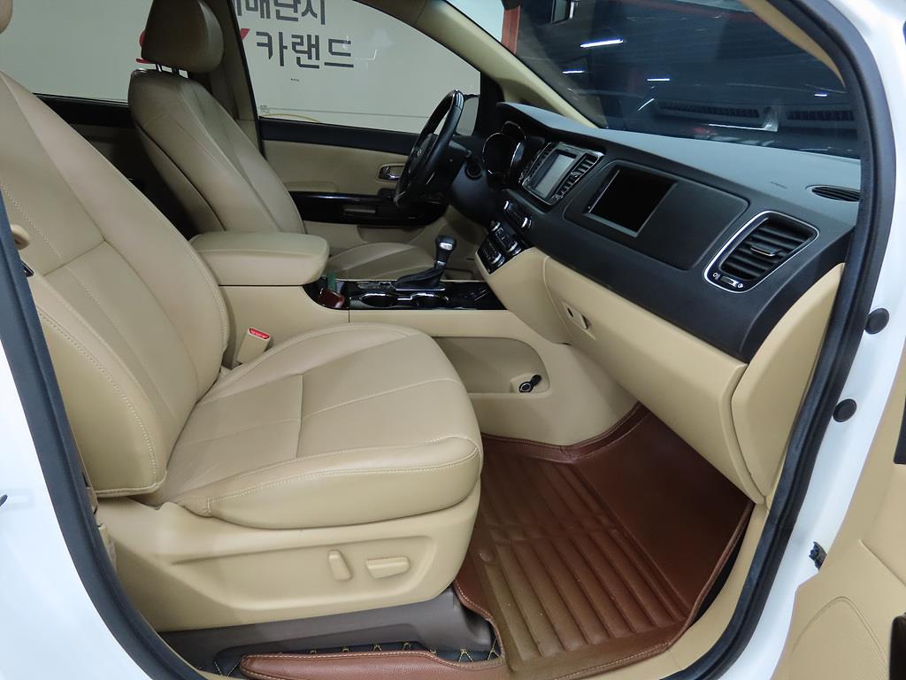 KIA Carnival - Vista 6