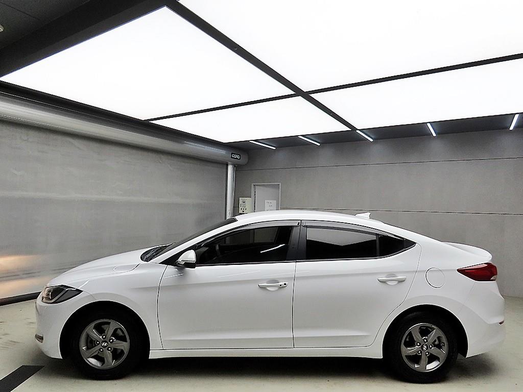 HYUNDAI Avante - Vista 4