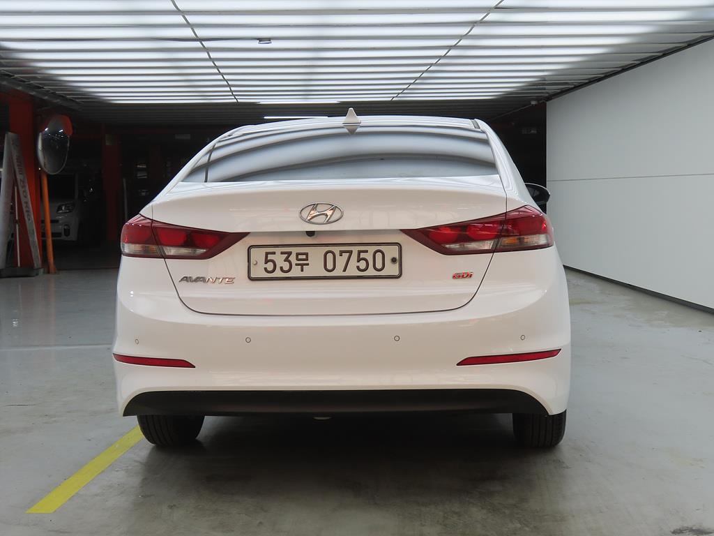 HYUNDAI Avante - Vista 3