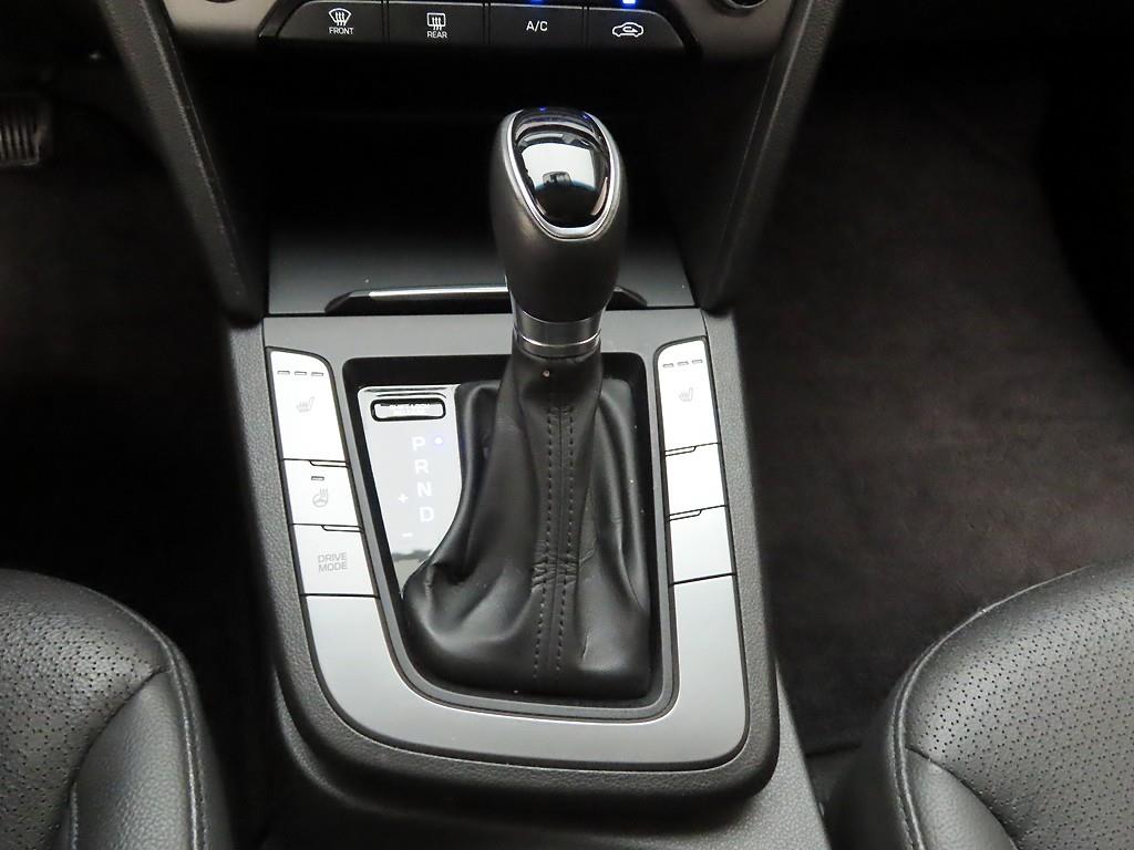 HYUNDAI Avante - Vista 10