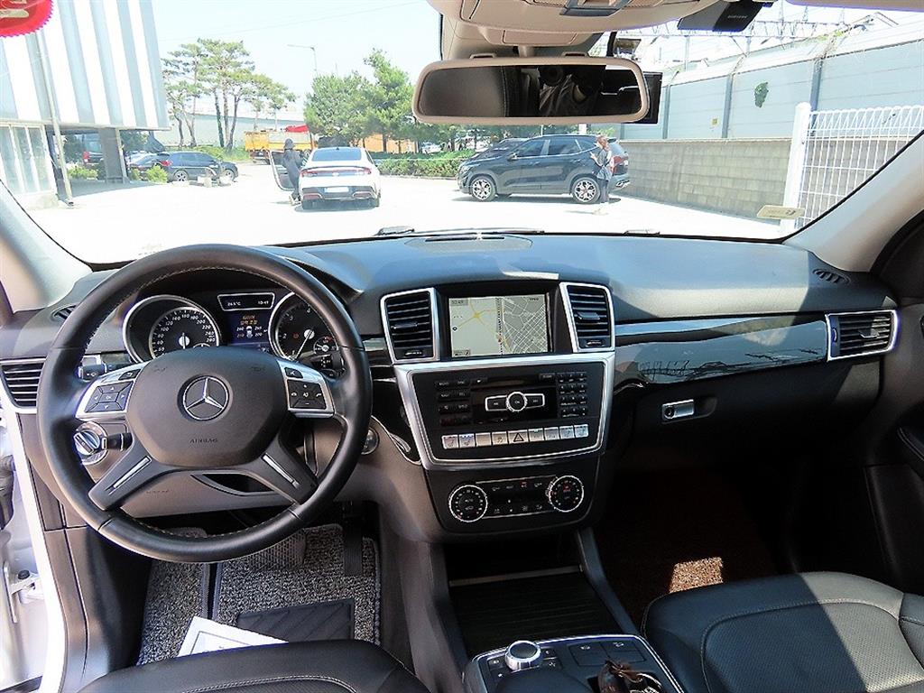 Mercedes Benz M Class - Vista 7