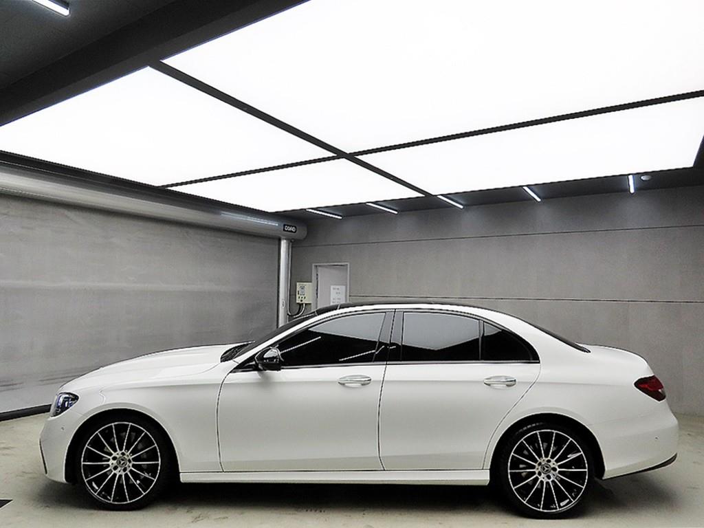 Mercedes Benz E class - Vista 4