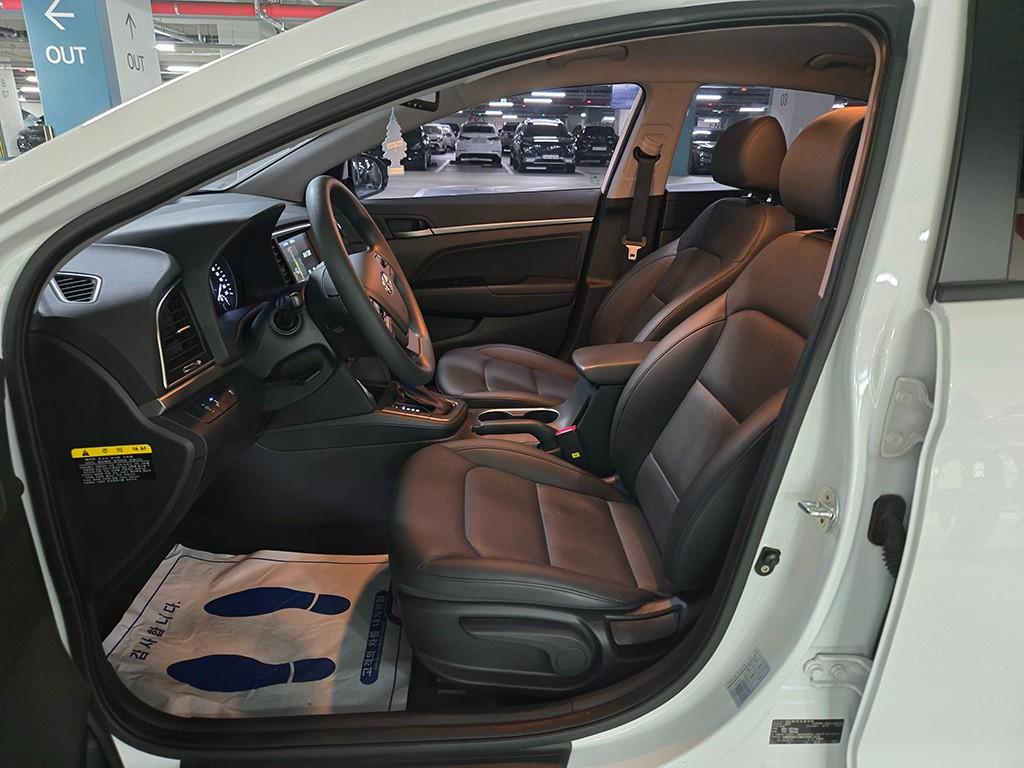 HYUNDAI Avante - Vista 6