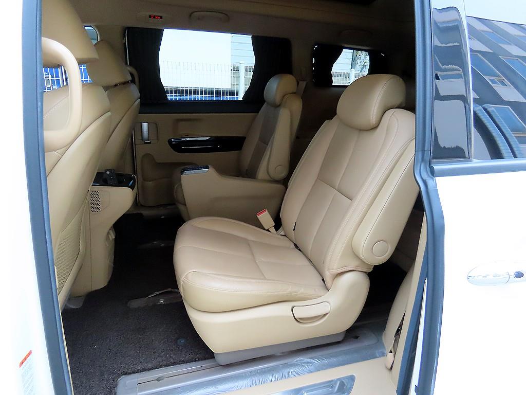 KIA Carnival - Vista 7