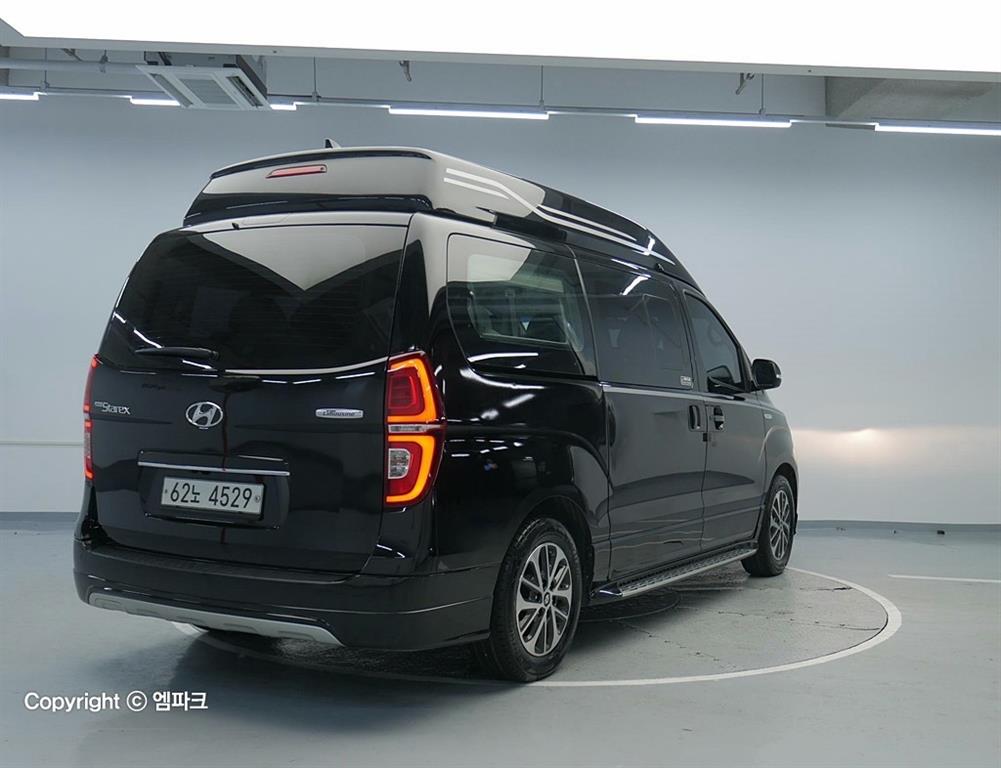 HYUNDAI Starex - Vista 3