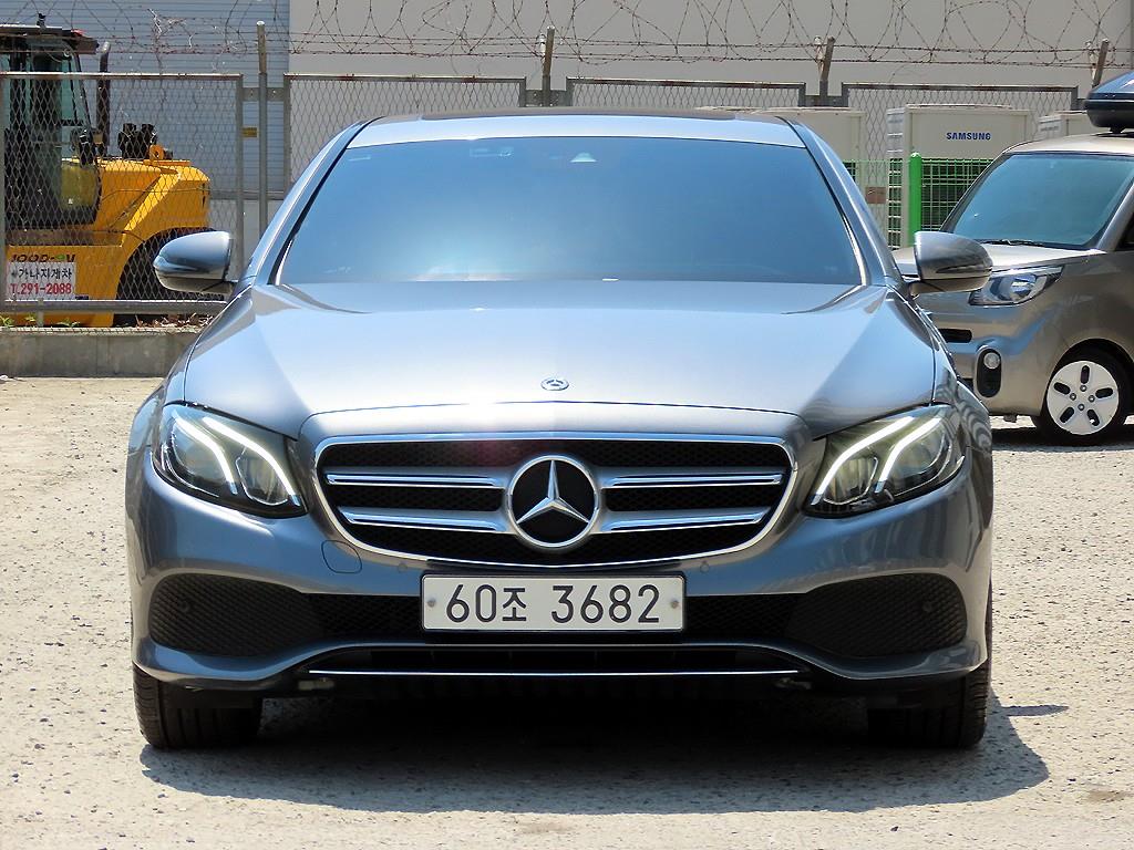 Mercedes Benz E class 2018 Gris - Importación desde Corea - HF Imports Iquique - Foto 1