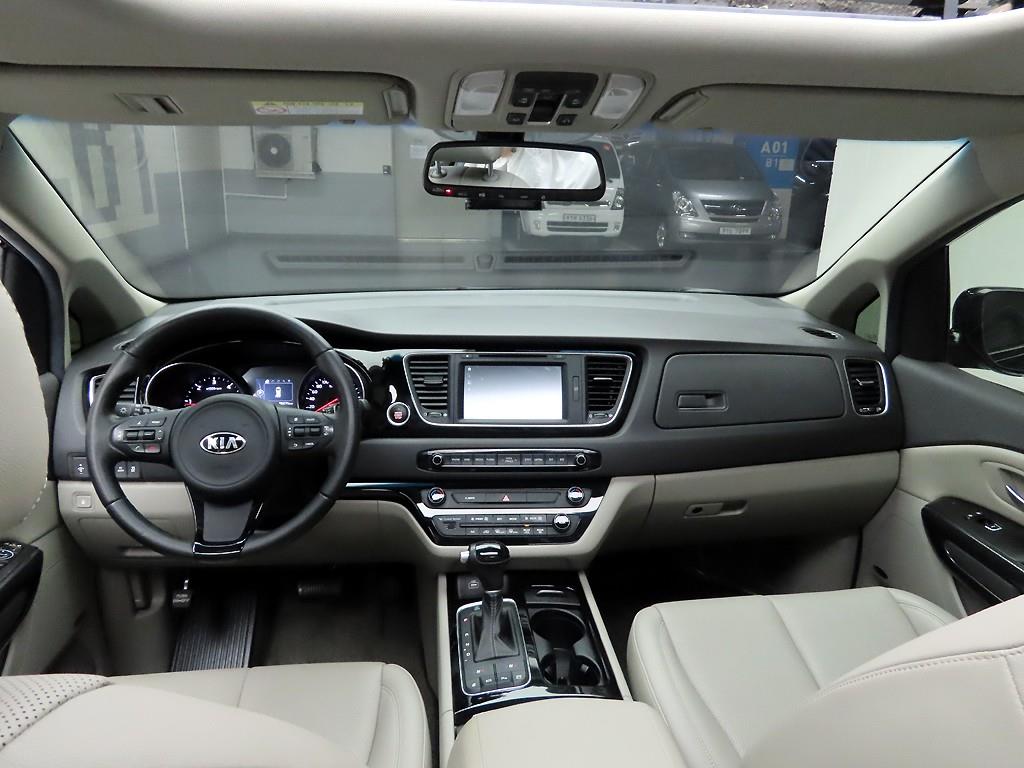 KIA Carnival - Vista 6