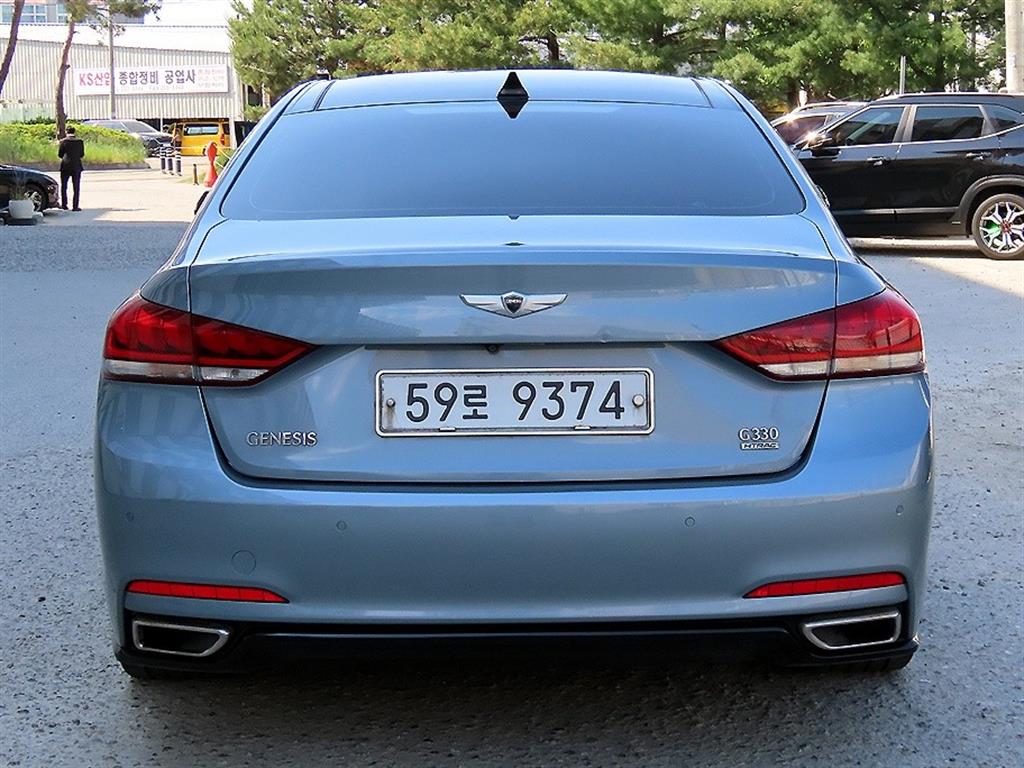 HYUNDAI Genesis - Vista 4