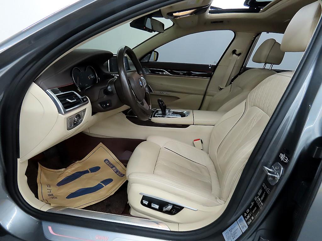 BMW 7 Series - Vista 5