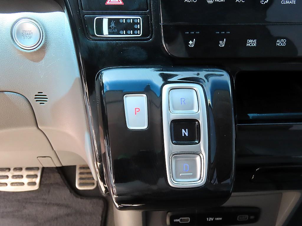 HYUNDAI Staria - Vista 11