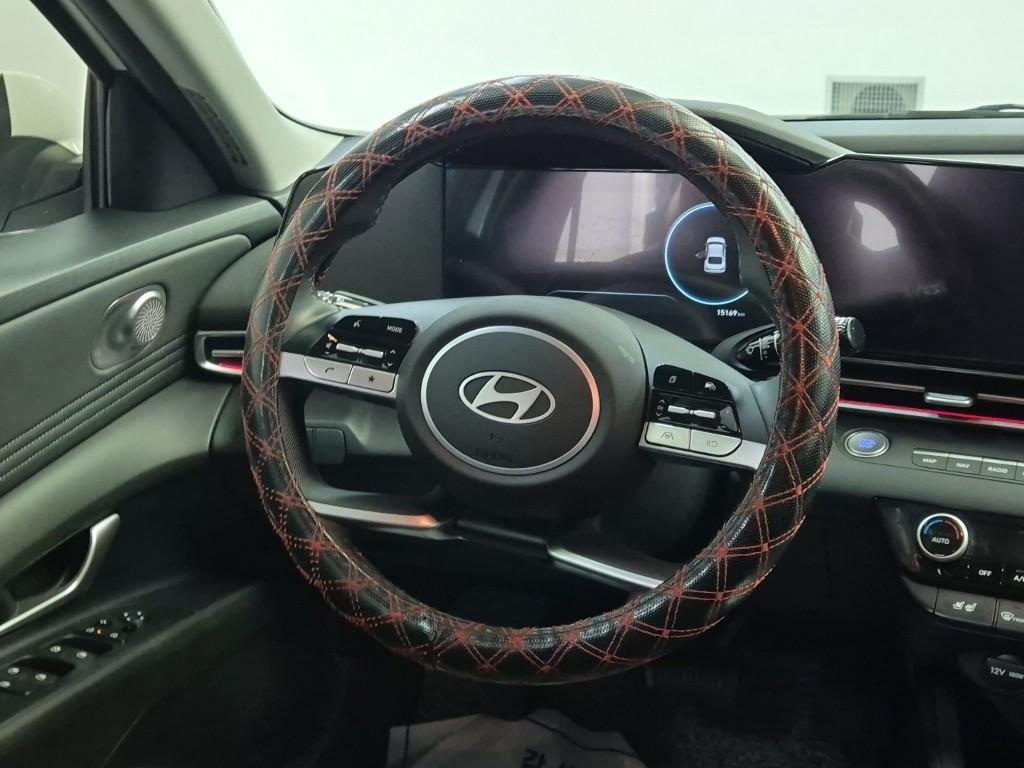 HYUNDAI Avante - Vista 9