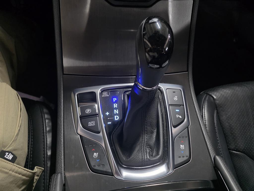 HYUNDAI Grandeur - Vista 12