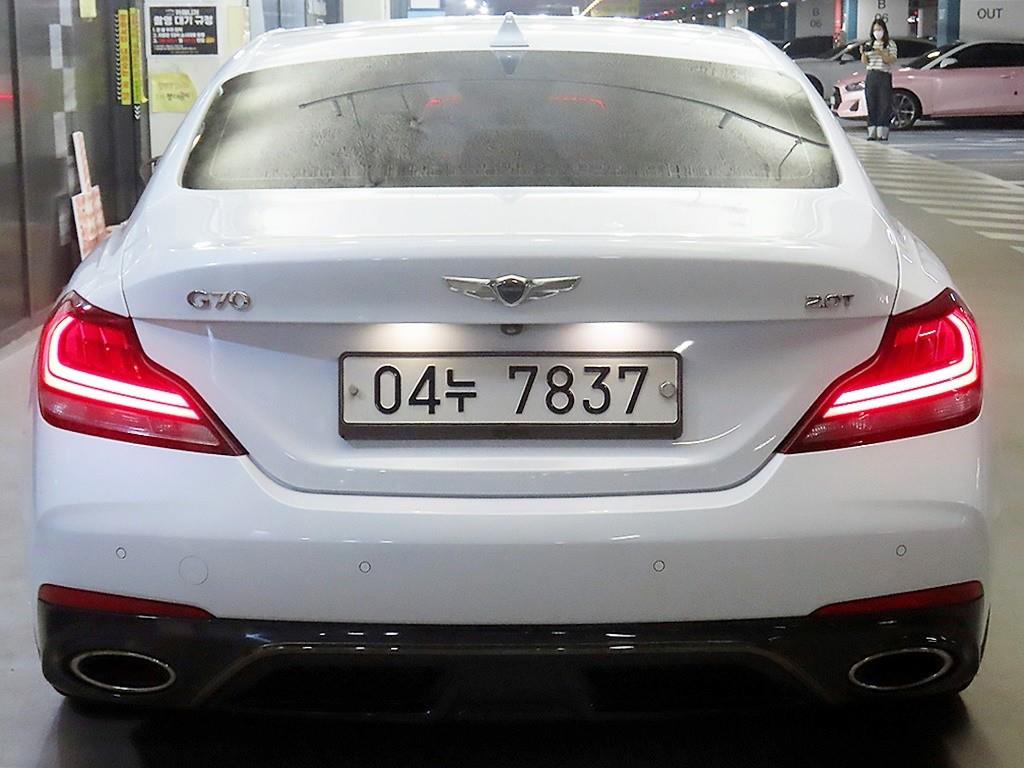 Genesis G70 - Vista 5