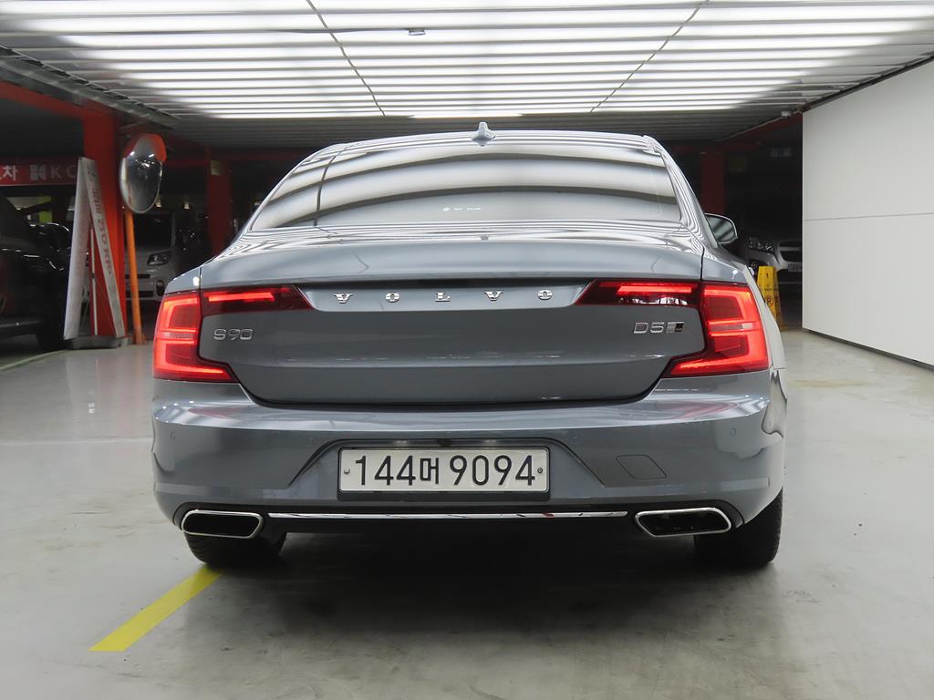 Volvo S90 - Vista 3