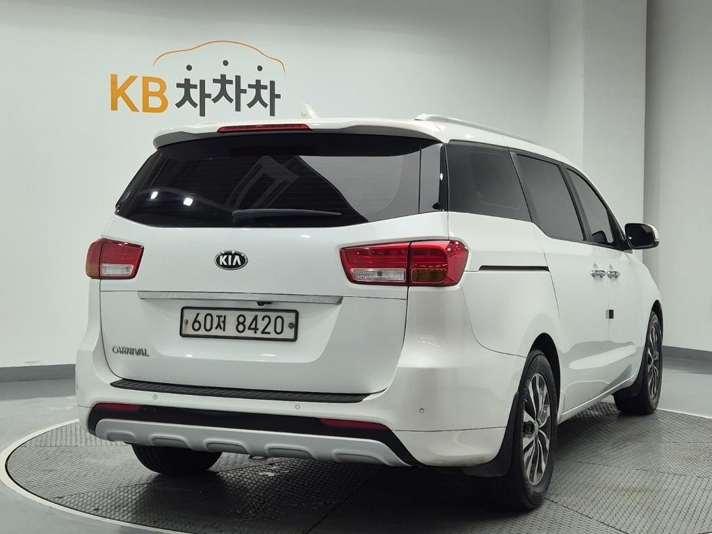 KIA Carnival - Vista 3