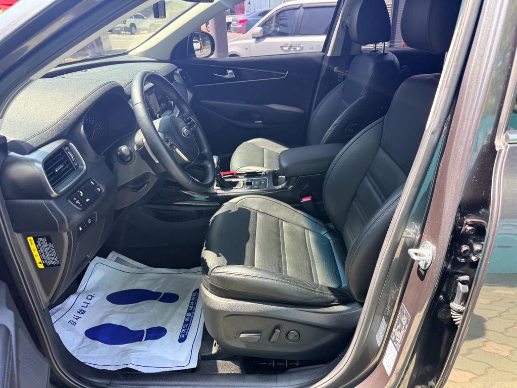 KIA Sorento - Vista 8