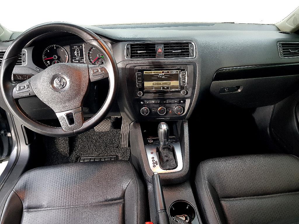 Volkswagen Jetta - Vista 5