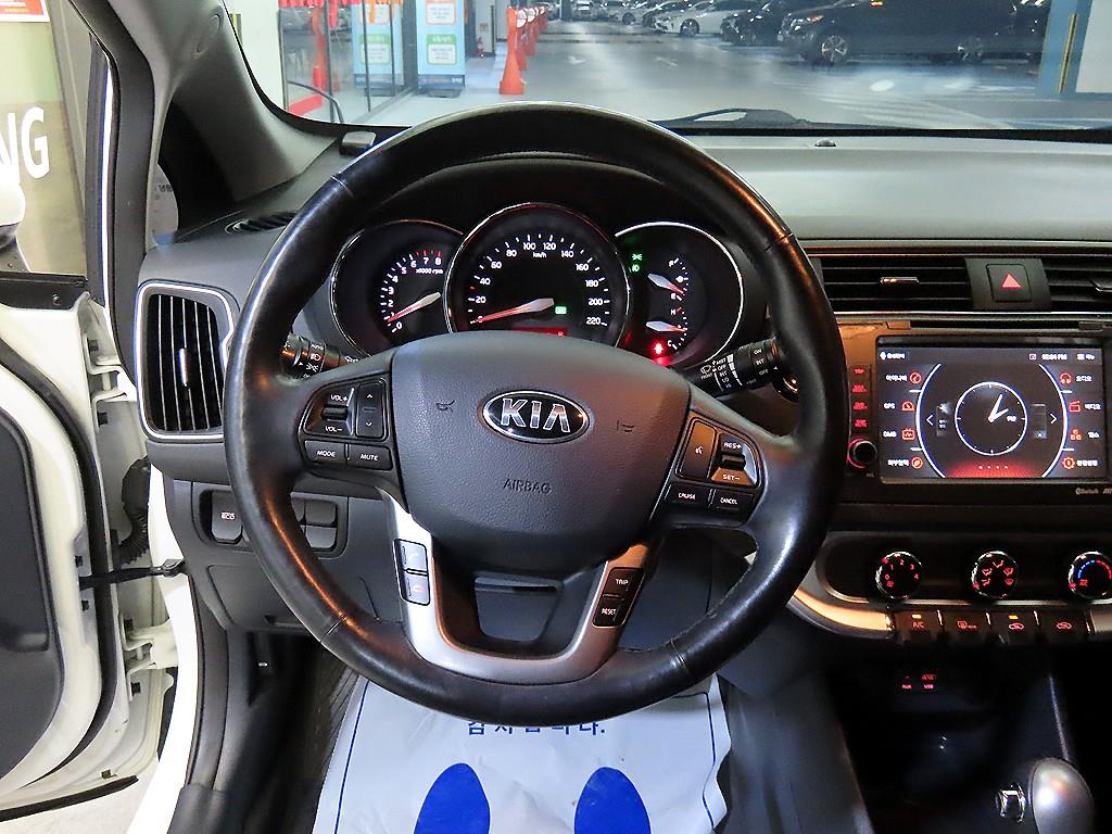 KIA Pride - Vista 8