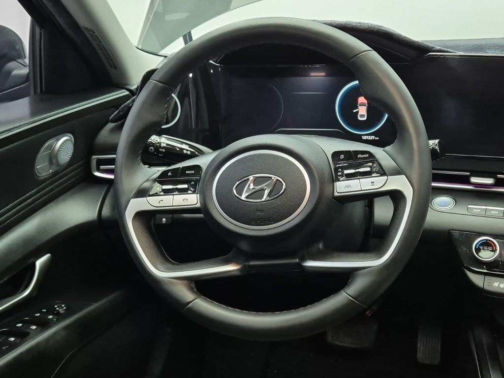 HYUNDAI Avante - Vista 9