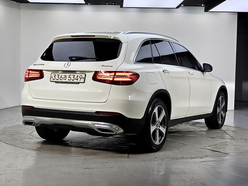 Mercedes Benz GLC Class - Vista 4