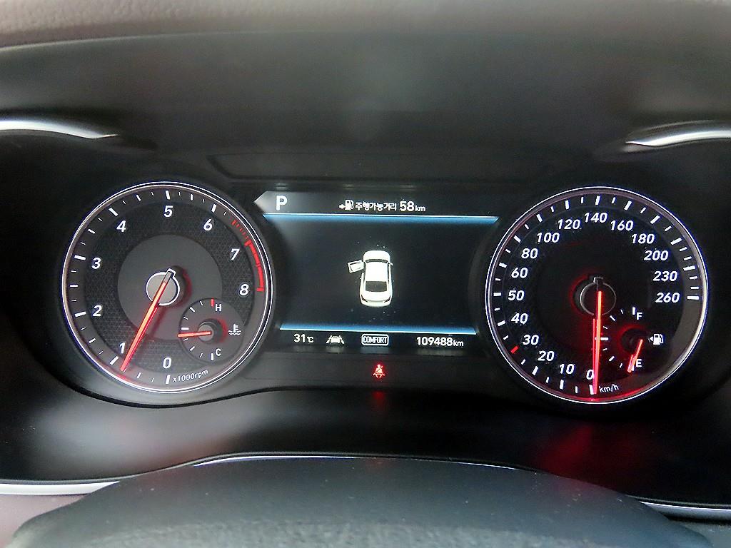 Genesis G70 - Vista 9