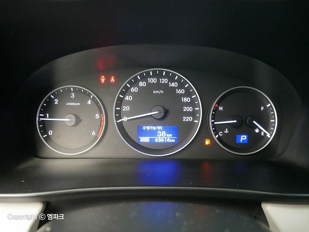 HYUNDAI Starex - Vista 7
