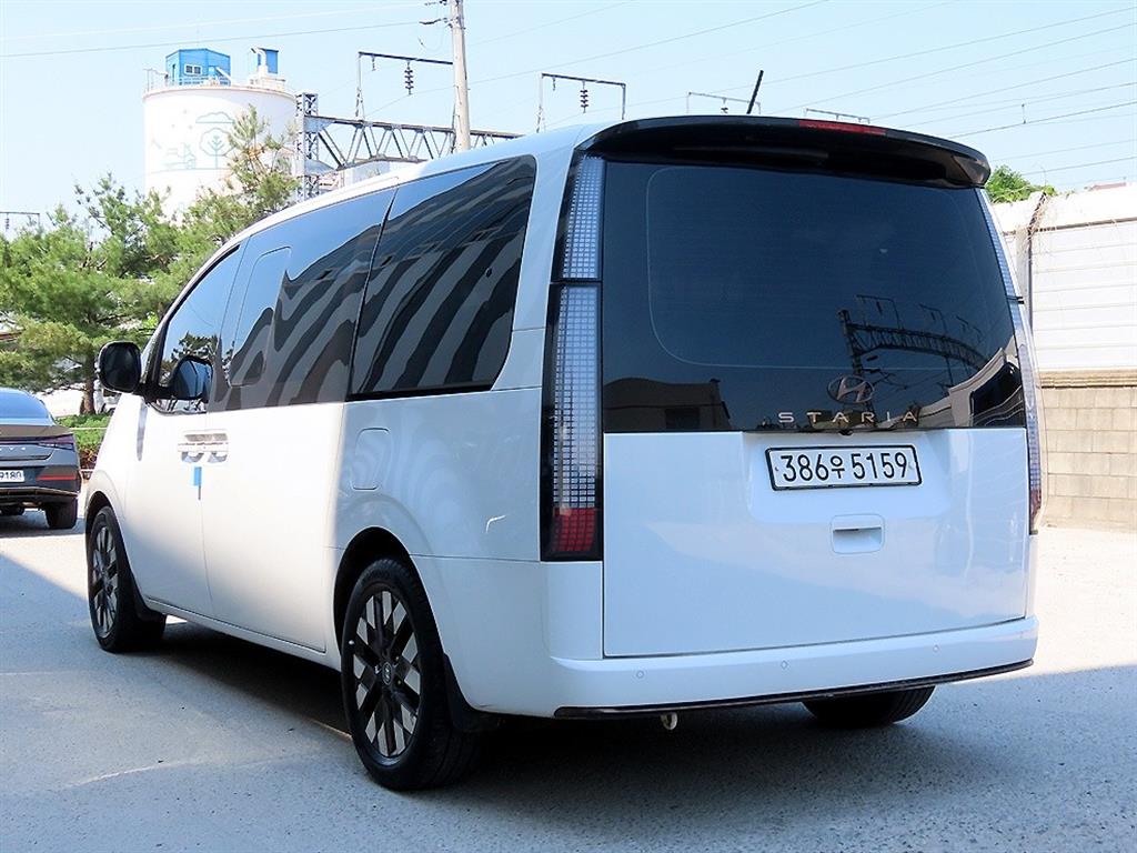 HYUNDAI Staria - Vista 3